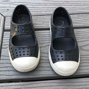 Native toddler size 9 shoe